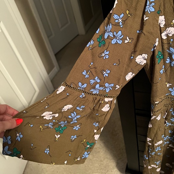 Ann Taylor Green Blue and Pink Floral V-Neck Bell 3/4 Sleeve Flowy Summer Dress - Picture 4 of 8